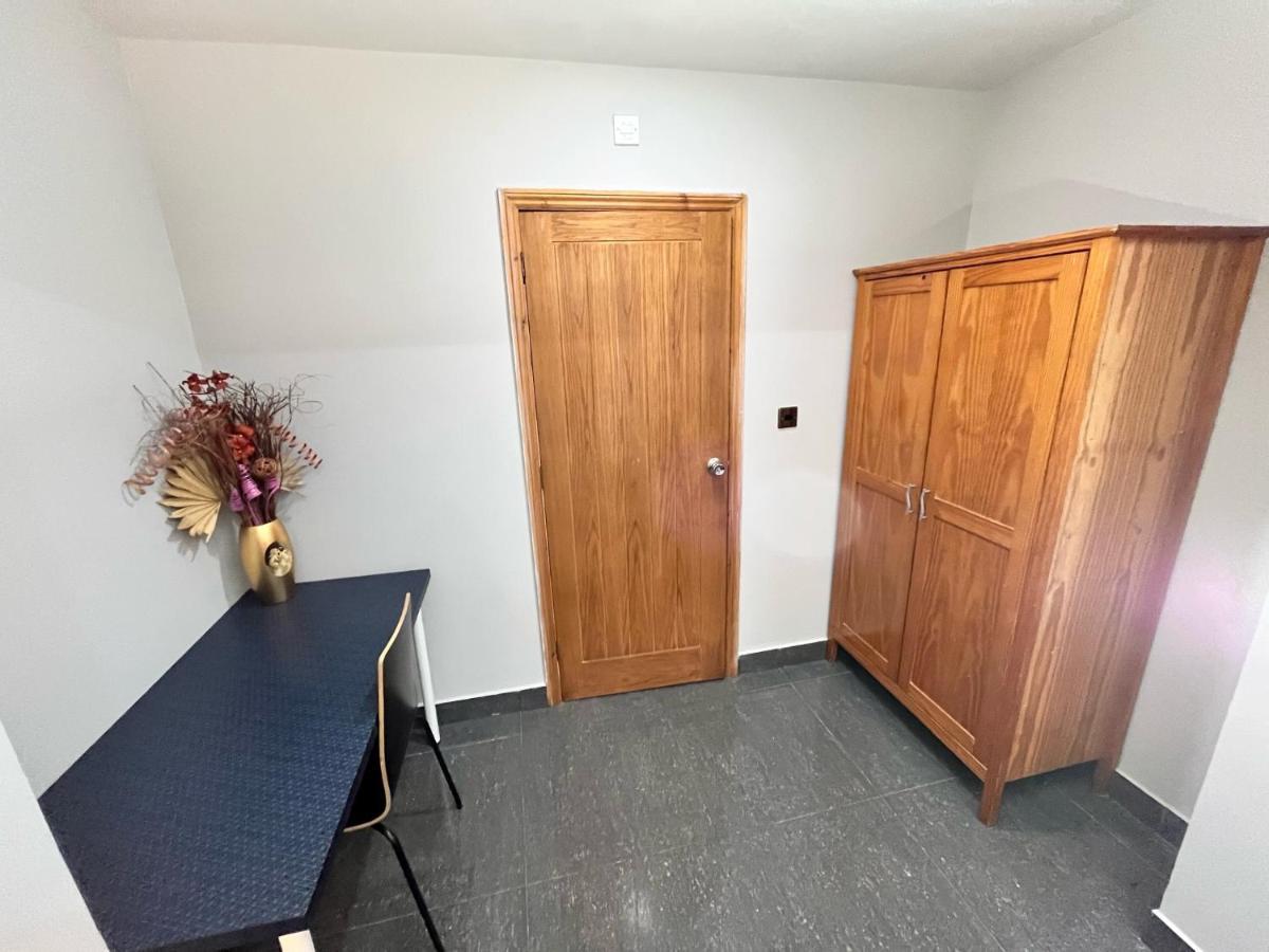 Full Studio Near Heathrow Airport & London Hayes  Ngoại thất bức ảnh