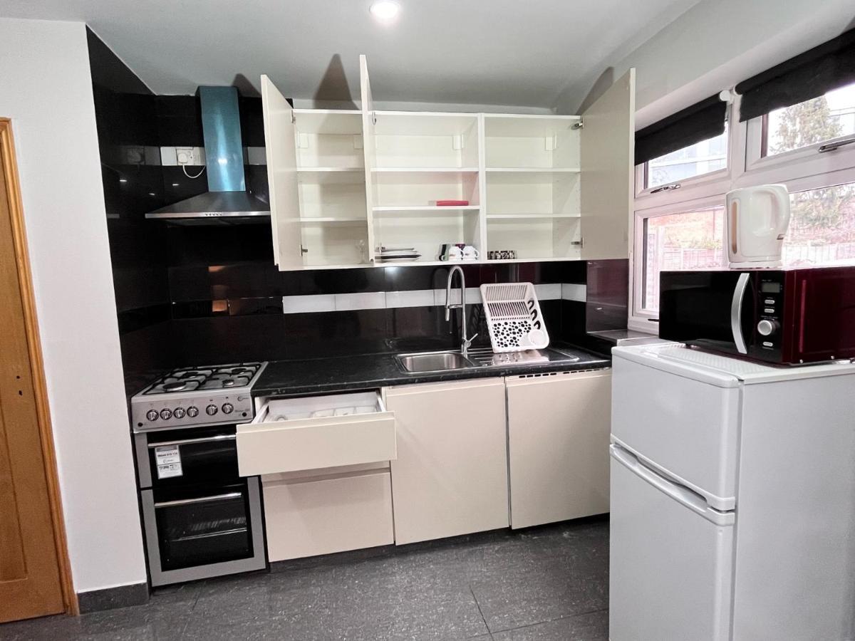 Full Studio Near Heathrow Airport & London Hayes  Ngoại thất bức ảnh